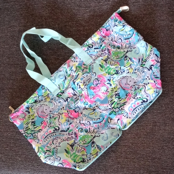 🆕 🐒HTF Lilly Pulitzer🐒 - Getaway Packable Tote - Picture 1 of 8